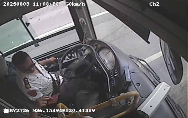 东兴资本配资 800元婚礼红包遗落公交车 青岛361路全城寻找失主